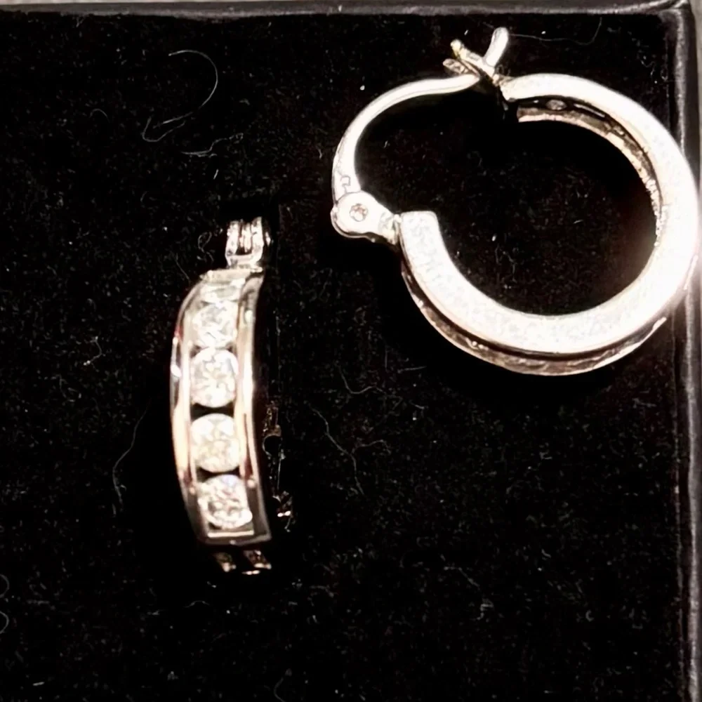 🤍 S925 Huggie Hoop Clear CZ Earrings - Picture 3 of 5